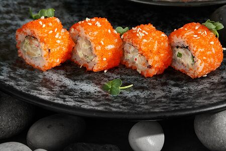 Ролл Калифорния с лососем