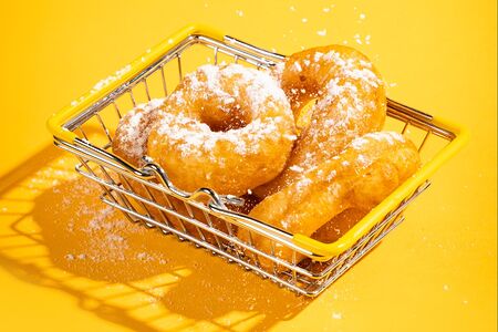 Бокс пончиков с посыпкой