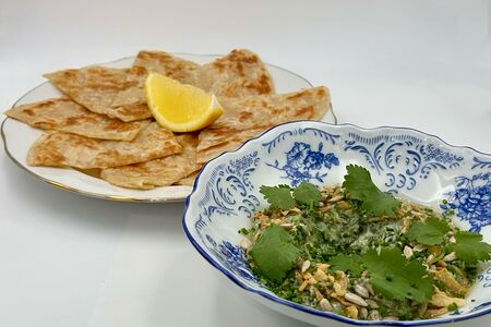 Роти с соусом бароне со шпинатом