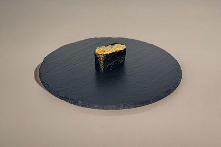 Острые суши с угрём