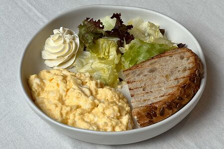 Завтрак-конструктор со скрэмблом