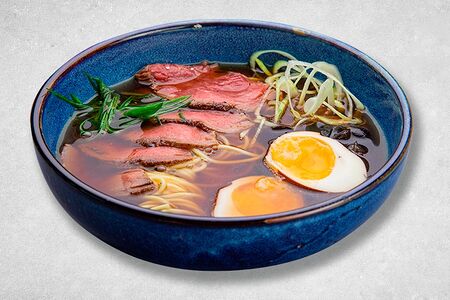 Рамен с говядиной и древесными грибами