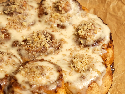 Булочка с грецким орехом