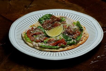 Лепешка роти с лососем