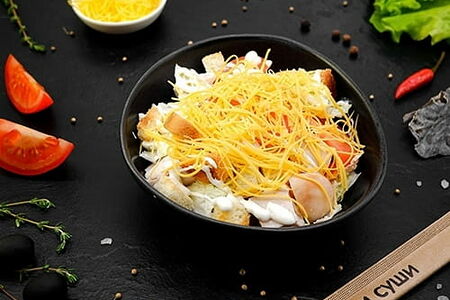 Салат Цезарь с курицей