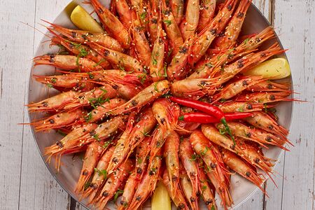 Жареные магаданские креветки в соусе свит чили 
