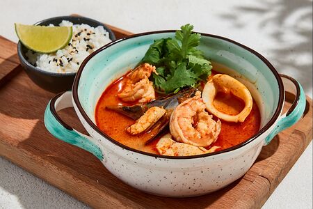 Том ям с морепродуктами 