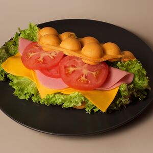 Вафля с сыром и ветчиной