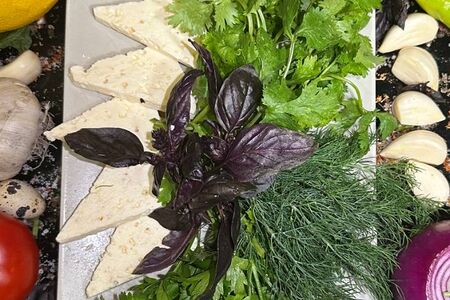 Сыр с зеленью