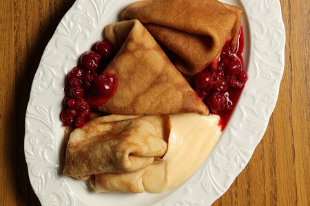 Блинчики с заварным кремом и ягодным конфи