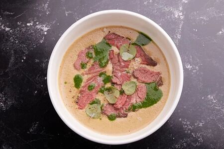 Луковый суп-крем с ростбифом