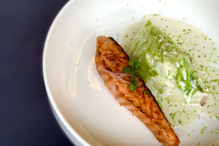 Стейк из семги с айсбергом и соусом Дорблю