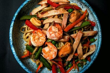 Вок с морепродуктами