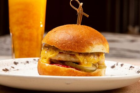 Бургер с бифштексом