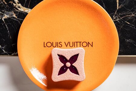 Цветок Louis Vuitton
