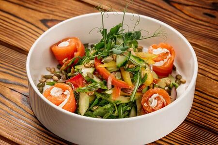 Салат со слабосоленой семгой