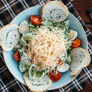 Цезарь с курицей