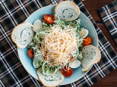 Цезарь с курицей