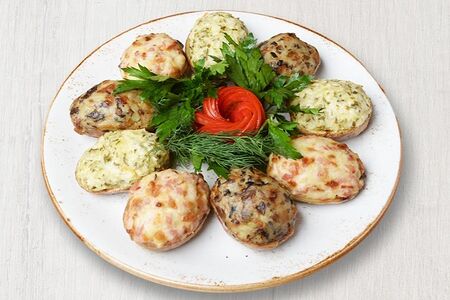 Молодой картофель, запеченный с грибами