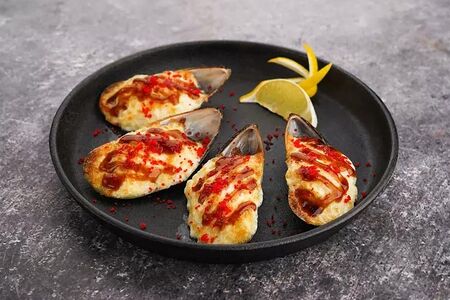 Мидии запеченные острые