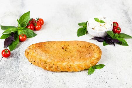 Кальцоне с брынзой и овощами