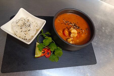 Том ям с морепродуктами