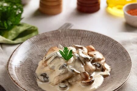 Курочка с грибами в сливочном соусе