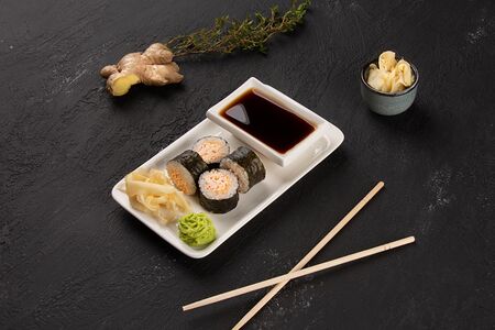 Маки Ролл с угрём