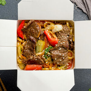 Вок с говядиной и лапшой удон