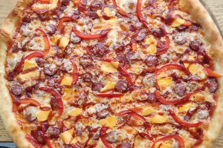 Пицца с охотничьими колбасками