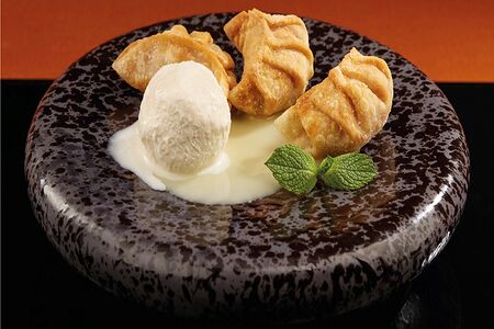 Гедза с яблоками и пломбиром