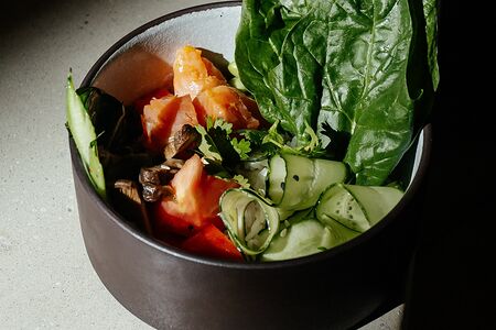 Поке-боул с лососем