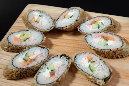 Темпурный с крабом и лососем