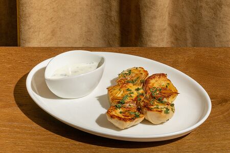 Римский артишок на гриле с йогуртом