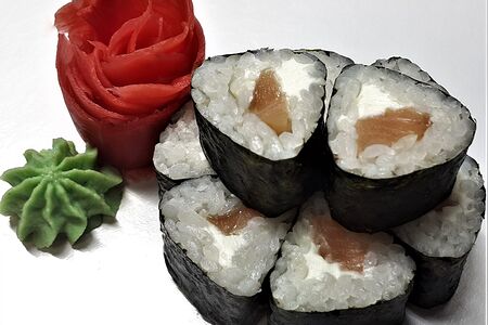 Мини-ролл Сяке маки с филадельфией