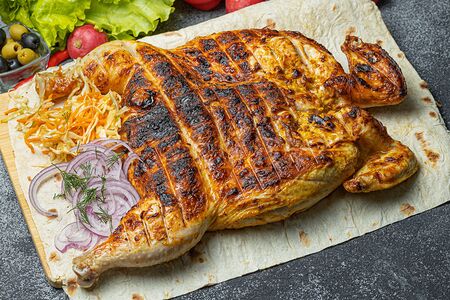 Цыпленок табака на мангале