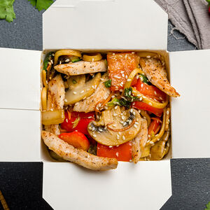 Вок с курицей и с фасоль