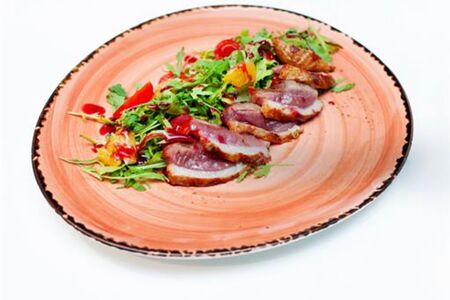 Салат с уткой и рукколой