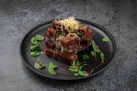 Гренки с чесноком и сыром