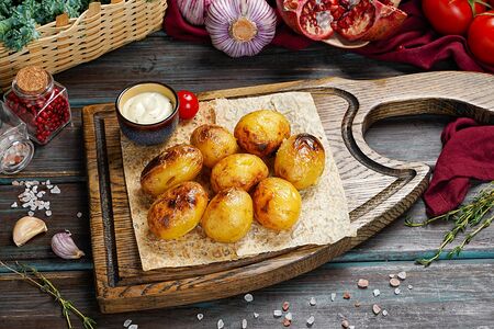 Картофель молодой на углях