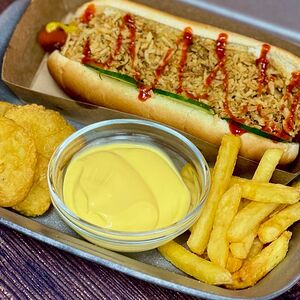 Хот-дог, наггетсы, картошка фри, соус