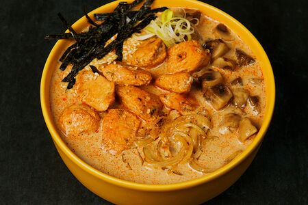 Том ям с курицей