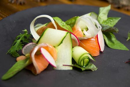 Салат из семги с гуакамоле