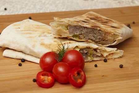 Люля-кебаб в лаваше из говядины