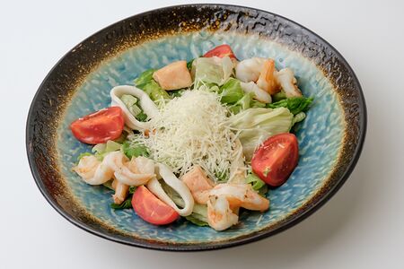 Салат с морепродуктами 