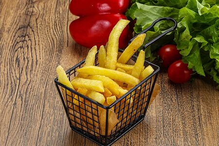 Картофель фри во фритюре