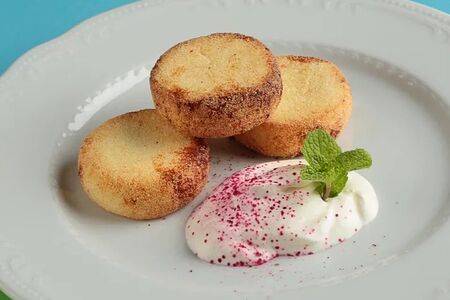 Сырники со сметаной