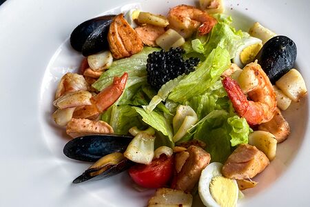 Салат с морепродуктами