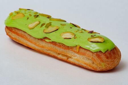 Эклер Фисташковый