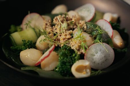 Зеленый салат с личи